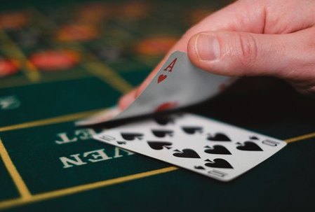 game gian lận Debet